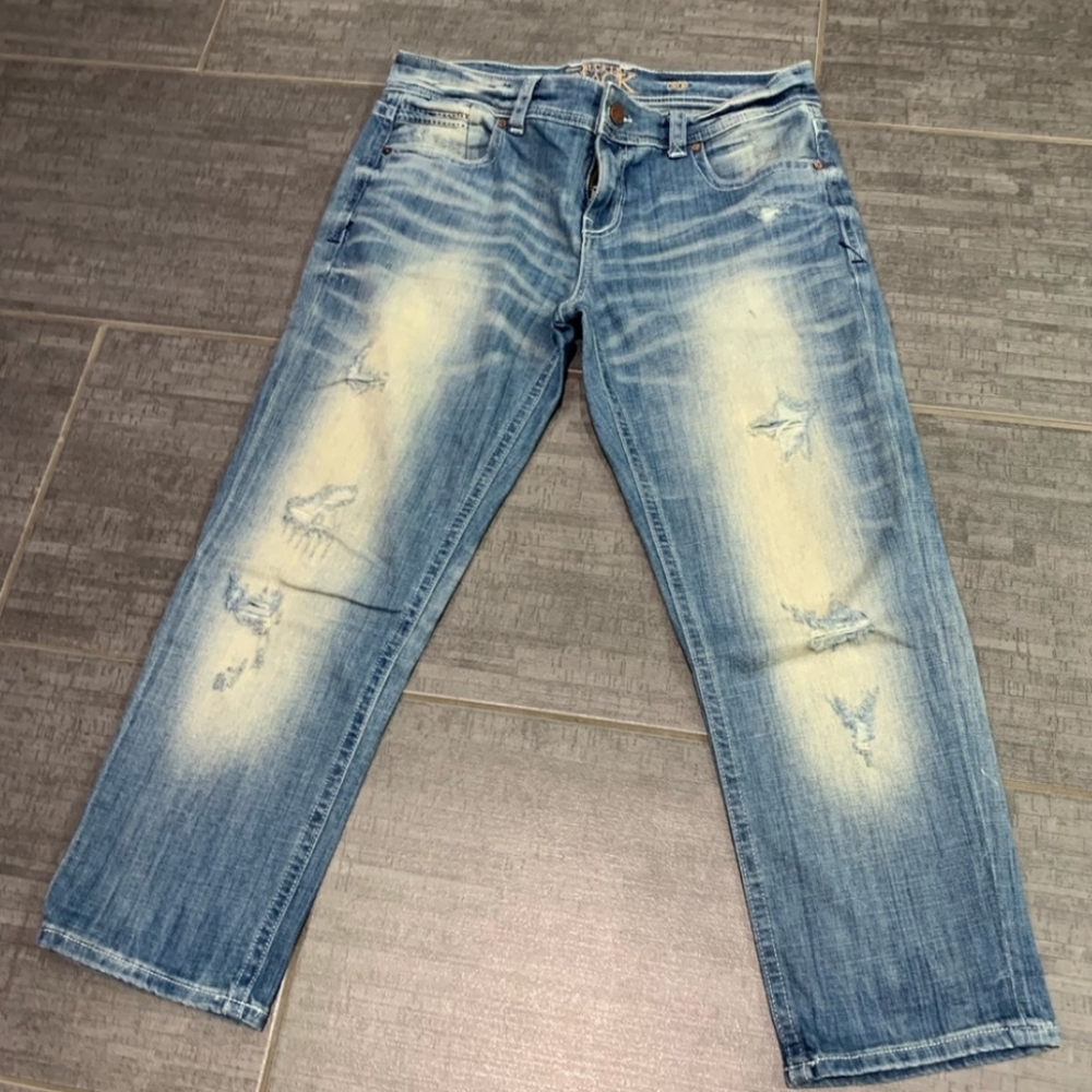 Buckle distressed cropped jeans